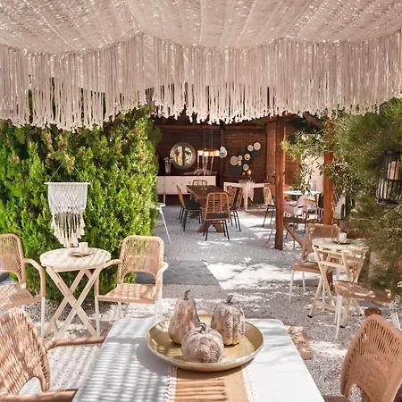 Апарт-отель Sunrock - Begonia Naxos City